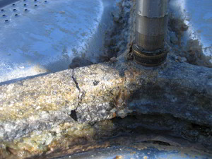 Image of a rotten drum support caused by liquid detergent and low temperature use